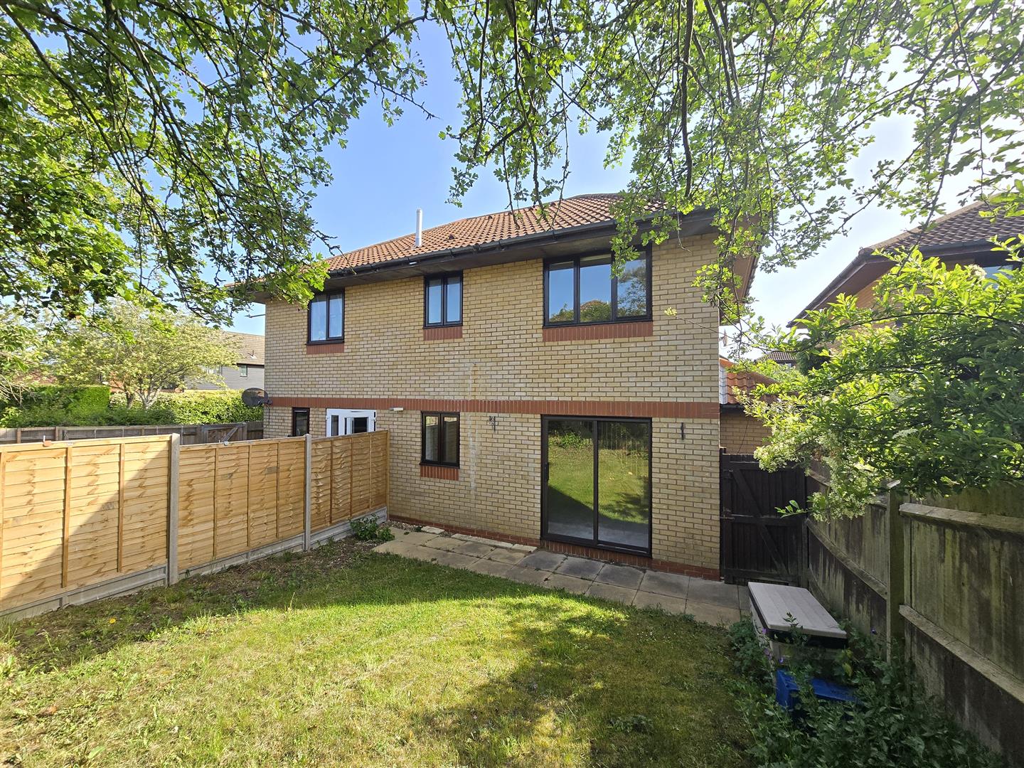 1 bed property in Burano Grove, Milton Keynes
